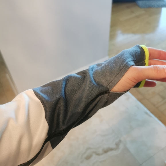 Nike active long sleeve top - Picture 4 of 14